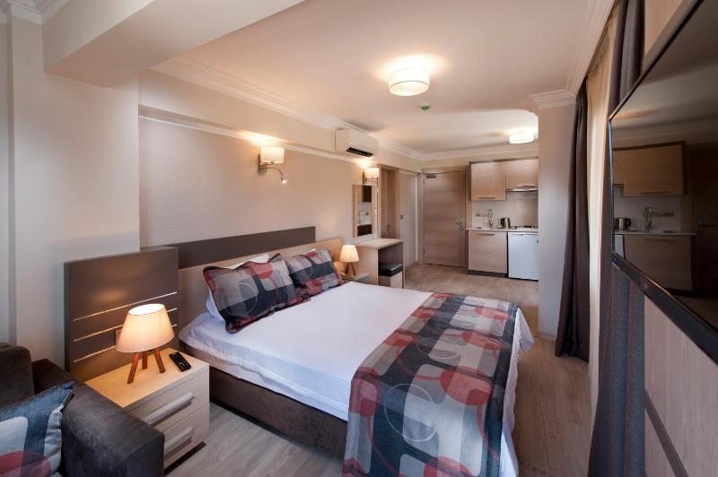 Studio Apartment image 2