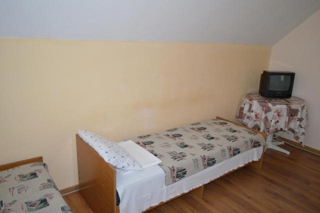 Economy Triple Room image 1
