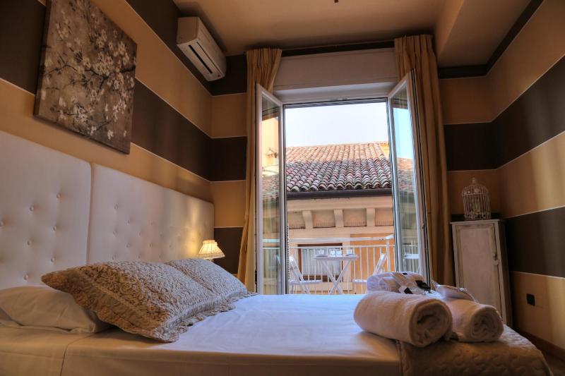 Double Room with Private External Bathroom image 4