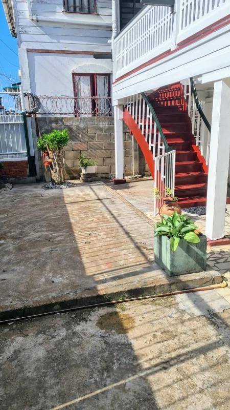 Authentiek en knus stadsappartement met één slaapkamer op de begane grond - image 2