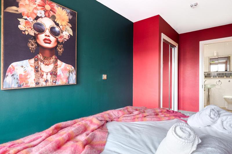 Penthouse Botanica- Wyndale Signature Stays - image 2