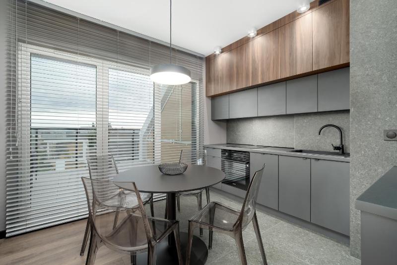 Piękny Widok na Jezioro i Plażę Parking w Garażu by Noclegi Renters - image 39