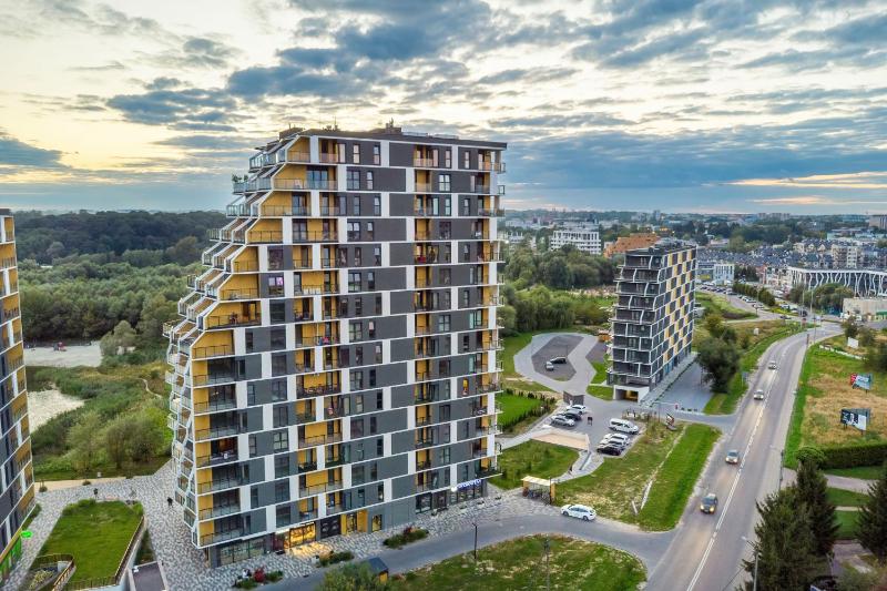 Piękny Widok na Jezioro i Plażę Parking w Garażu by Noclegi Renters - image 36