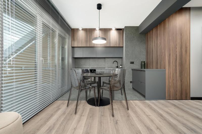 Piękny Widok na Jezioro i Plażę Parking w Garażu by Noclegi Renters - image 7