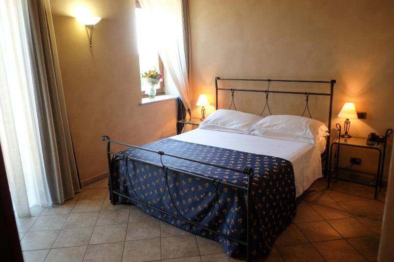 Double Room image 3