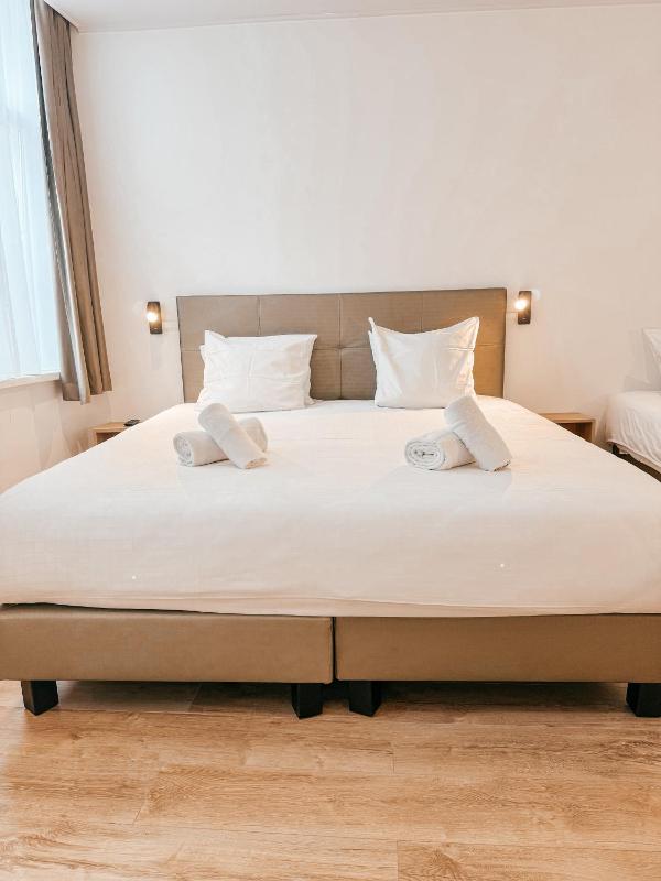 Alpha Hotel - image 32