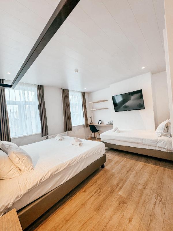 Alpha Hotel - image 19