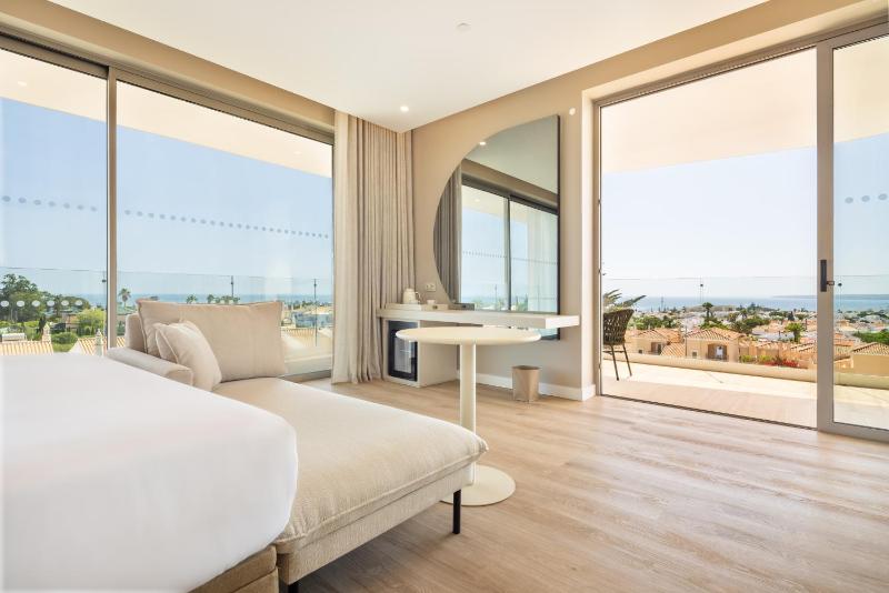 Castelo Suites Hotel - image 32