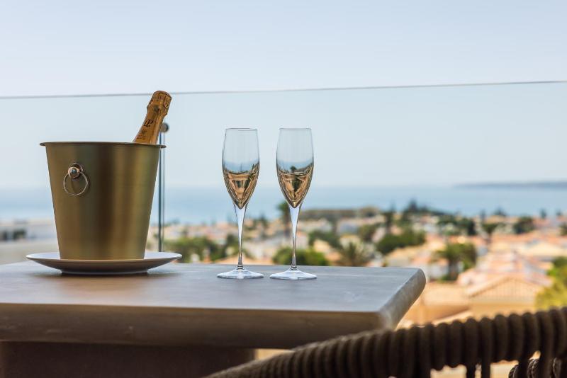 Castelo Suites Hotel - image 18