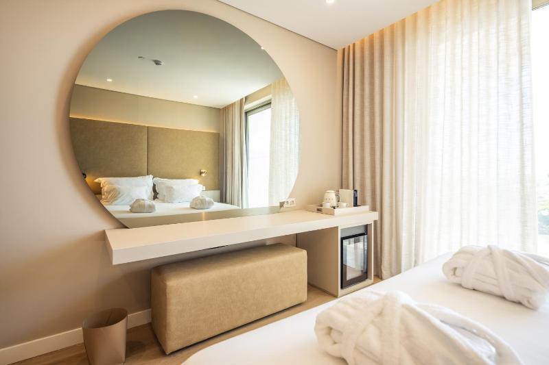 Castelo Suites Hotel - image 23