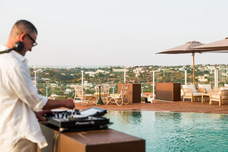 Castelo Suites Hotel - image 14