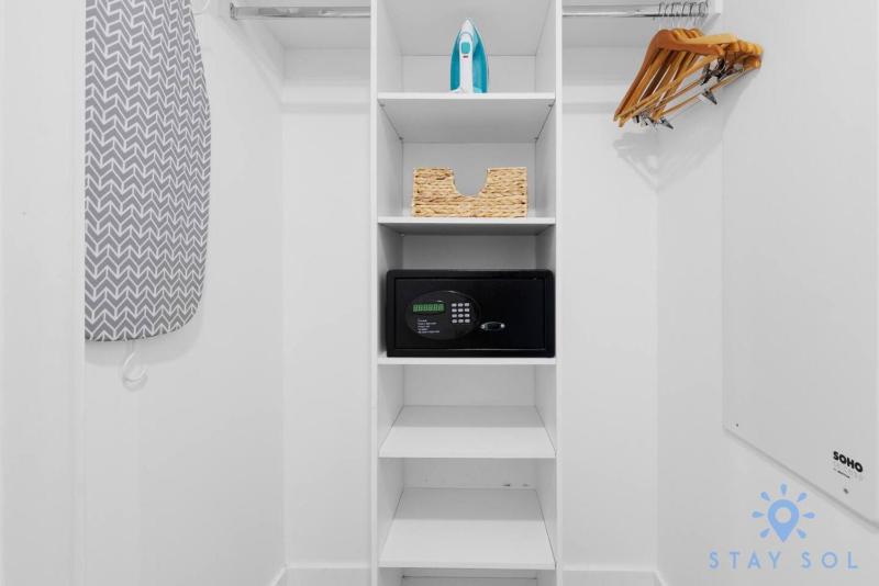 Stylish 2BR High-Rise Retreat w Ocean Views - image 18