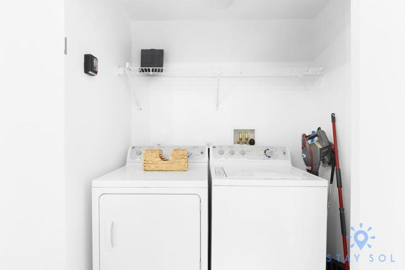 Stylish 2BR High-Rise Retreat w Ocean Views - image 27