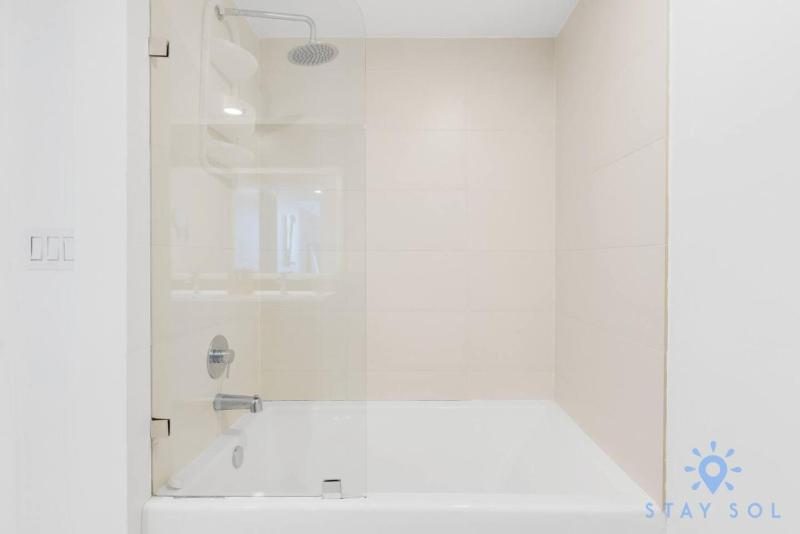 Stylish 2BR High-Rise Retreat w Ocean Views - image 19