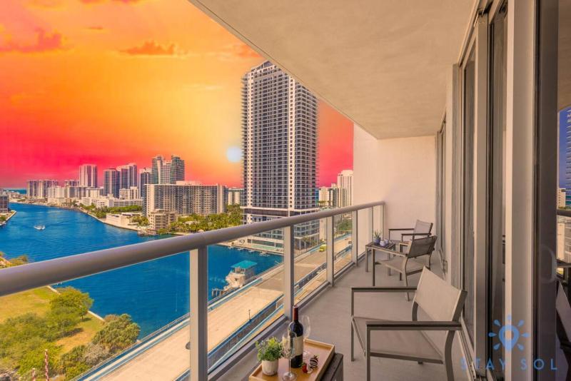 Stylish 2BR High-Rise Retreat w Ocean Views - image 7