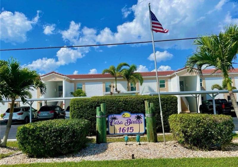 Cape Coral Waterfront Condo- A Boater's Dream - image 34