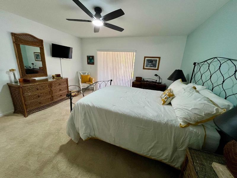 Cape Coral Waterfront Condo- A Boater's Dream - image 10