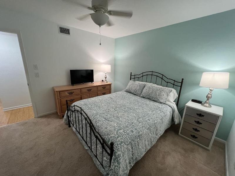 Cape Coral Waterfront Condo- A Boater's Dream - image 20
