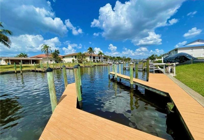 Cape Coral Waterfront Condo- A Boater's Dream - image 19
