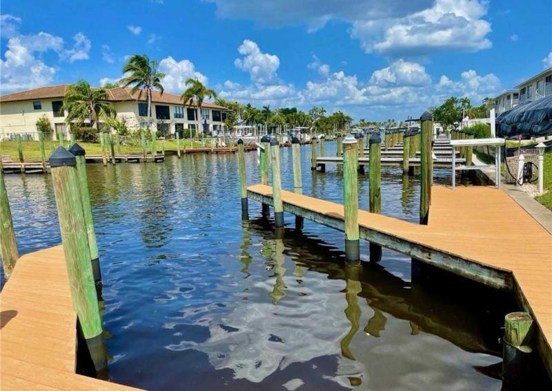 Cape Coral Waterfront Condo- A Boater's Dream - image 22