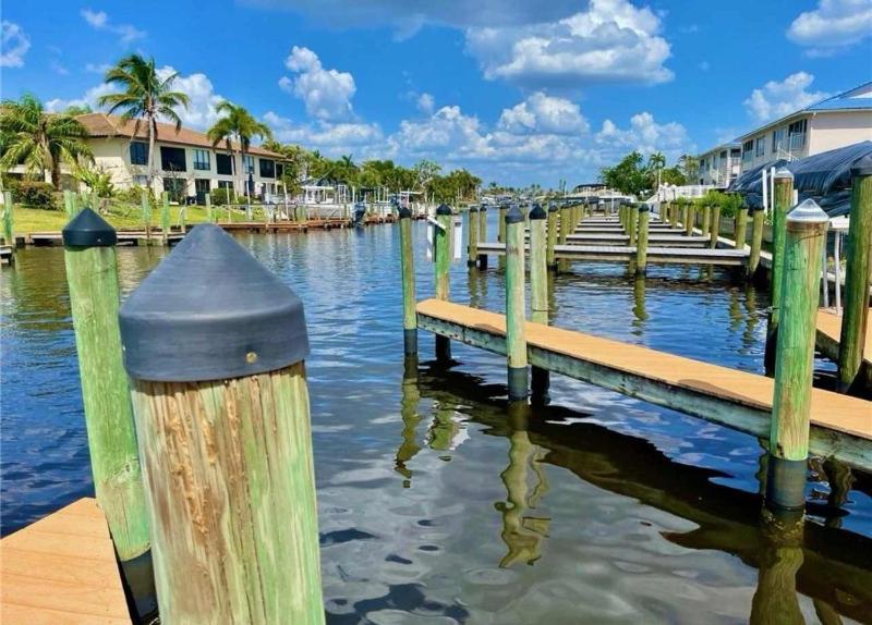 Cape Coral Waterfront Condo- A Boater's Dream - image 12