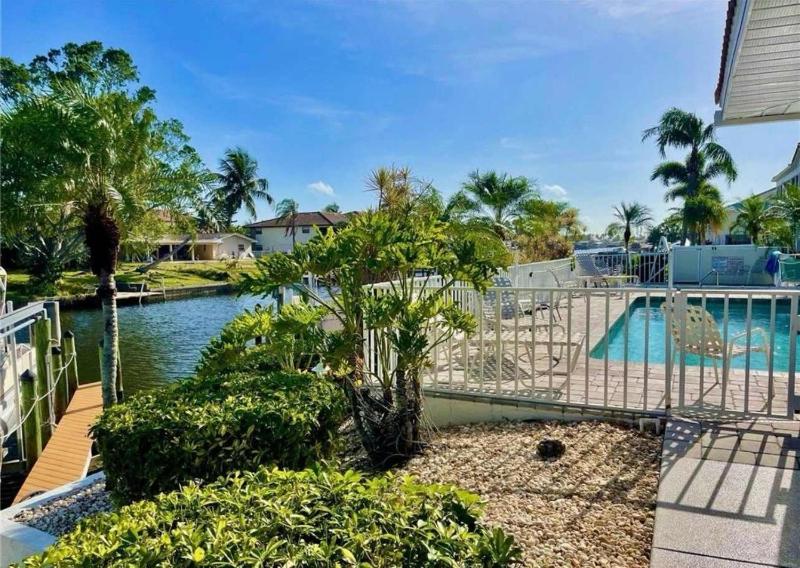 Cape Coral Waterfront Condo- A Boater's Dream - image 25