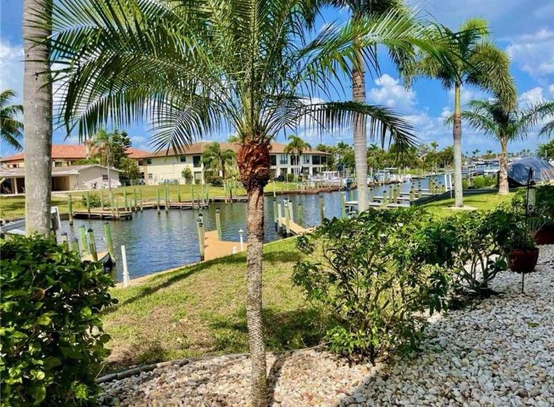 Cape Coral Waterfront Condo- A Boater's Dream - image 9