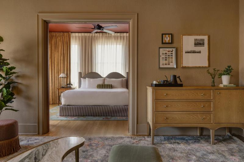 Marqueen Hotel - image 13