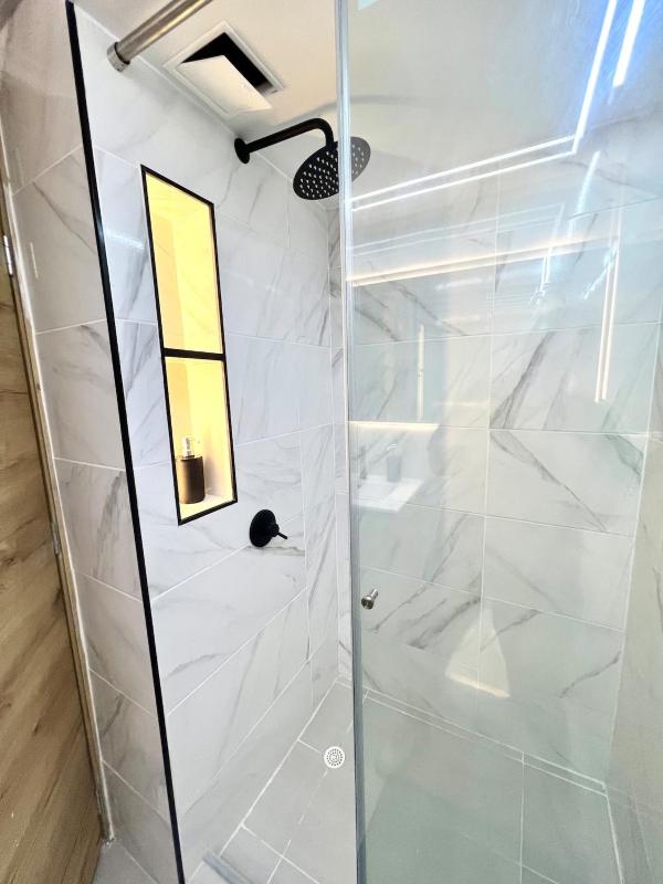 Apartamento de lujo con excelente vista y acceso a piscina sur de Cali - image 12