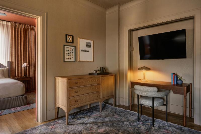 Marqueen Hotel - image 15