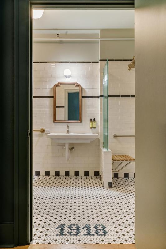Marqueen Hotel - image 3