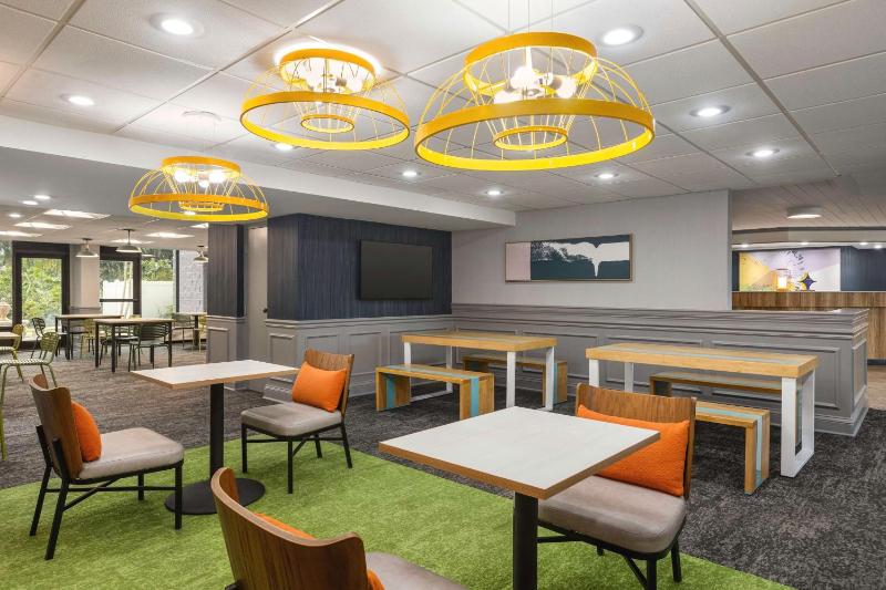 Spark by Hilton Sarasota Siesta Key Gateway - image 31