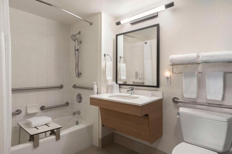 Spark by Hilton Sarasota Siesta Key Gateway - image 7