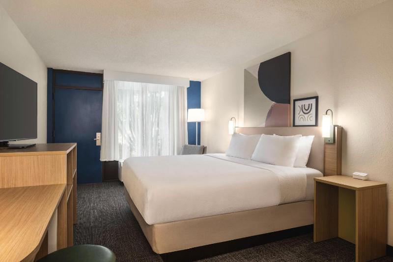 Spark by Hilton Sarasota Siesta Key Gateway - image 17