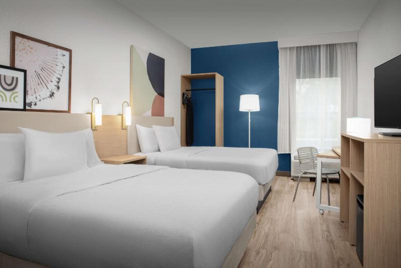 Spark by Hilton Tampa Brandon - image 6