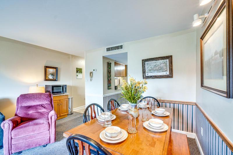 Indoor & Outdoor Pool Access! Condo 3 Mi to GSMNP - image 21