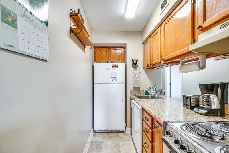 Indoor & Outdoor Pool Access! Condo 3 Mi to GSMNP - image 11