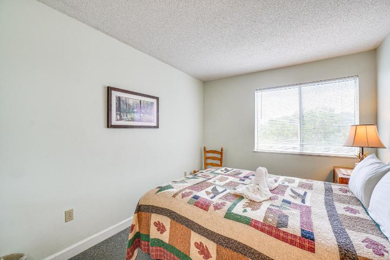 Indoor & Outdoor Pool Access! Condo 3 Mi to GSMNP - image 10