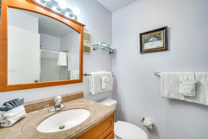 Indoor & Outdoor Pool Access! Condo 3 Mi to GSMNP - image 27