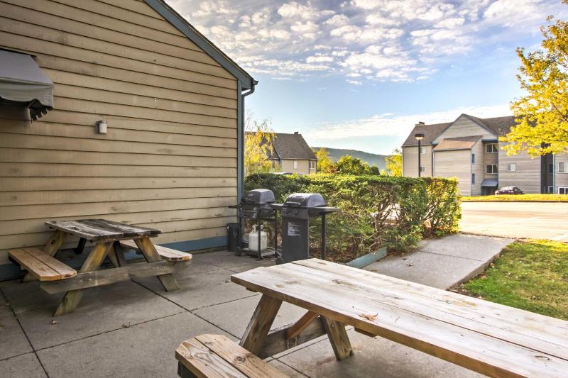 Indoor & Outdoor Pool Access! Condo 3 Mi to GSMNP - image 25