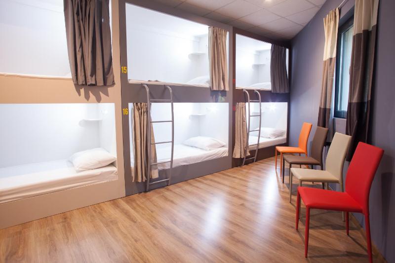 Bed in 10-Bed Mixed Dormitory Room image 3