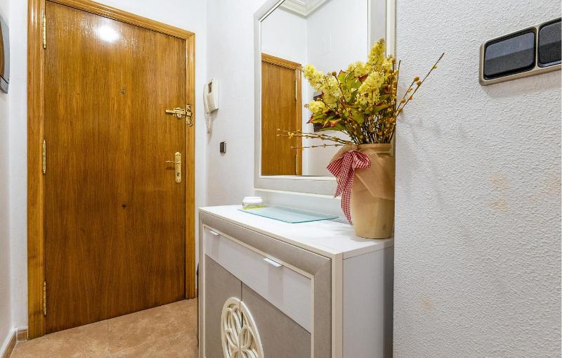 2 Bedroom Cozy Apartment In Torrevieja - image 3