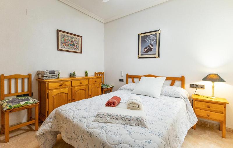 2 Bedroom Cozy Apartment In Torrevieja - image 8