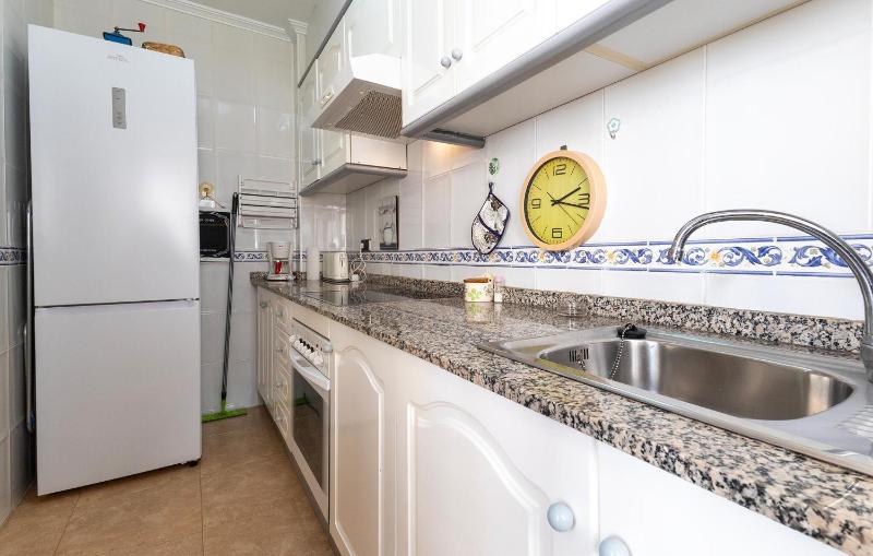 2 Bedroom Cozy Apartment In Torrevieja - image 13