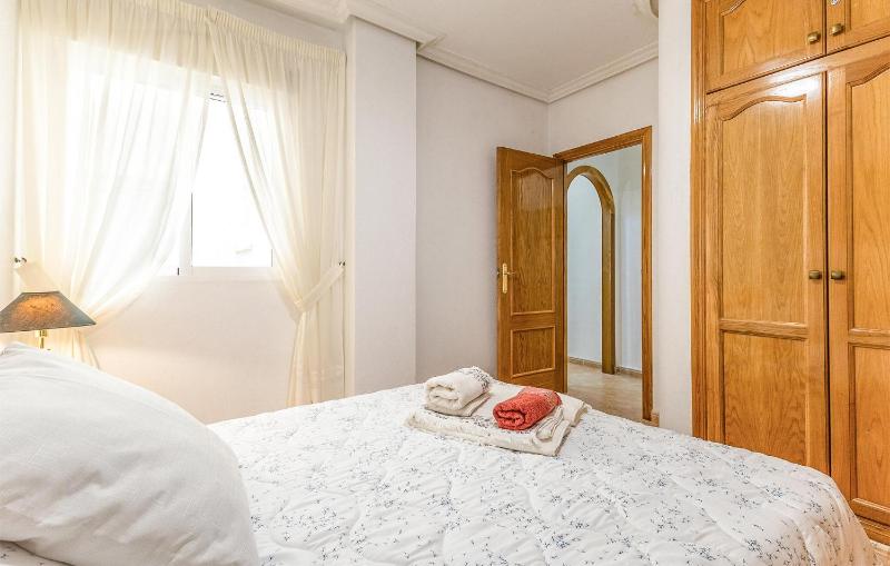 2 Bedroom Cozy Apartment In Torrevieja - image 12