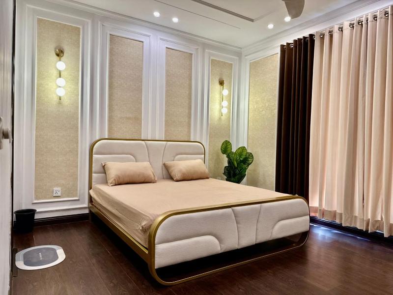 Luxury 10 Marla Fully Furnished House for Rent in DHA Phase 4 - image 6