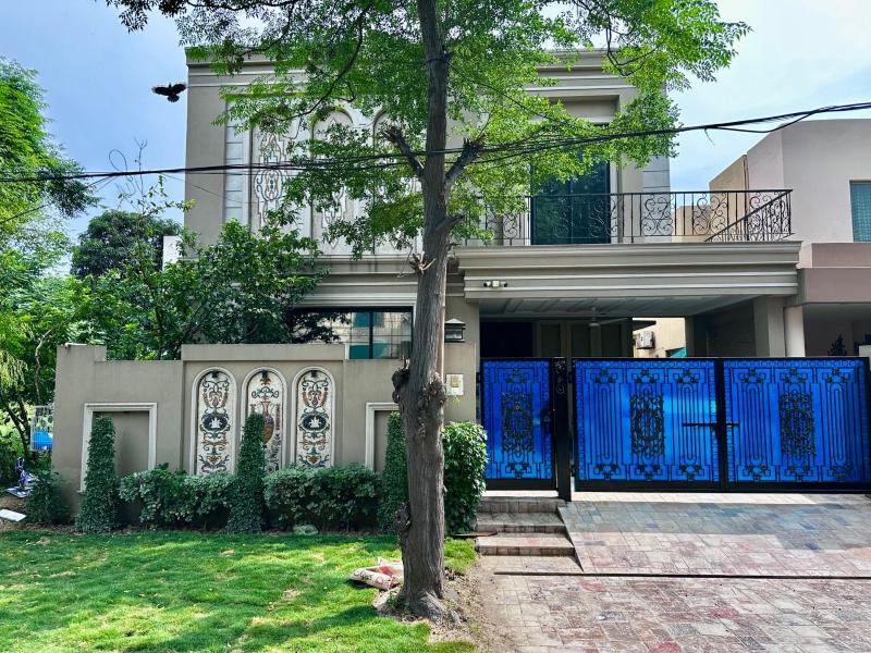 Luxury 10 Marla Fully Furnished House for Rent in DHA Phase 4 - image 15