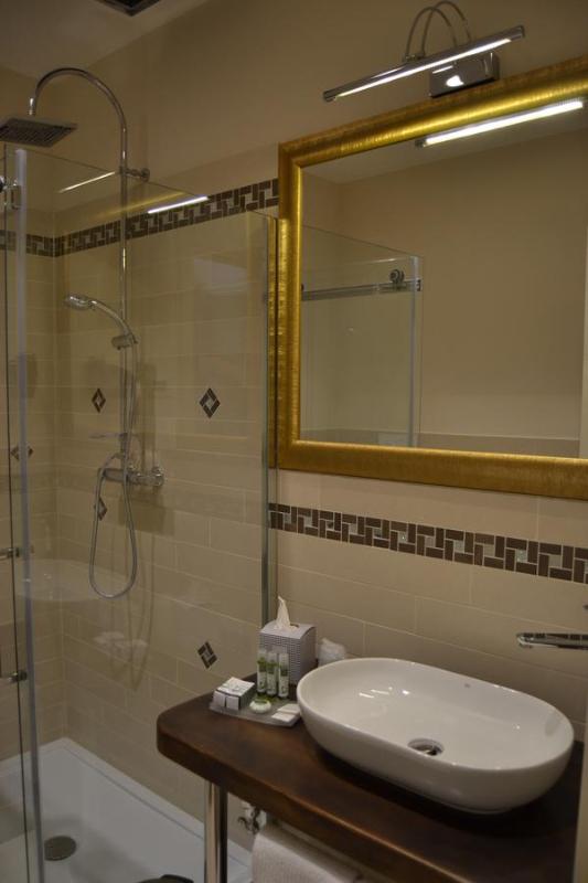 Double Room with Private Bathroom image 3