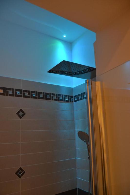 Double Room with Private Bathroom image 3