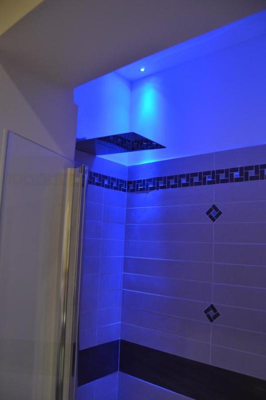 Double Room with Private Bathroom image 4